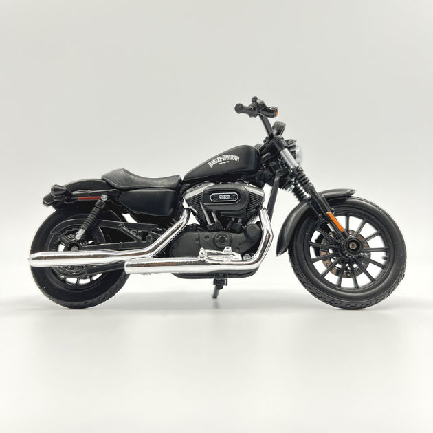 Harley Davidson Sportster Iron 883 1:18 Diecast Bike Motorcycle Model By Maisto