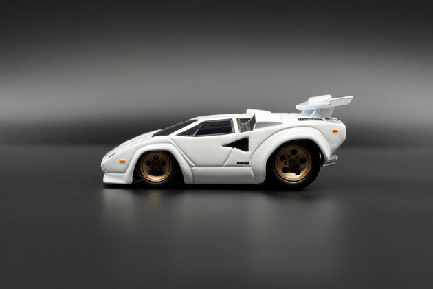 Lamborghini Countach Alloy Diecast Car Model 1:64 By Maisto - Muscle Machines