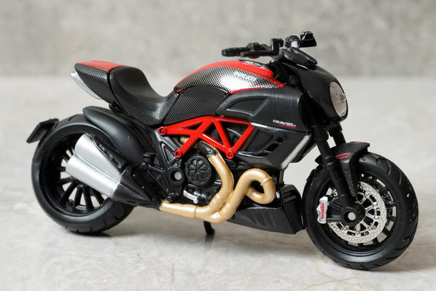 Ducati Diavel Carbon Diecast Bike 1:18 Motorcycle Model By Maisto