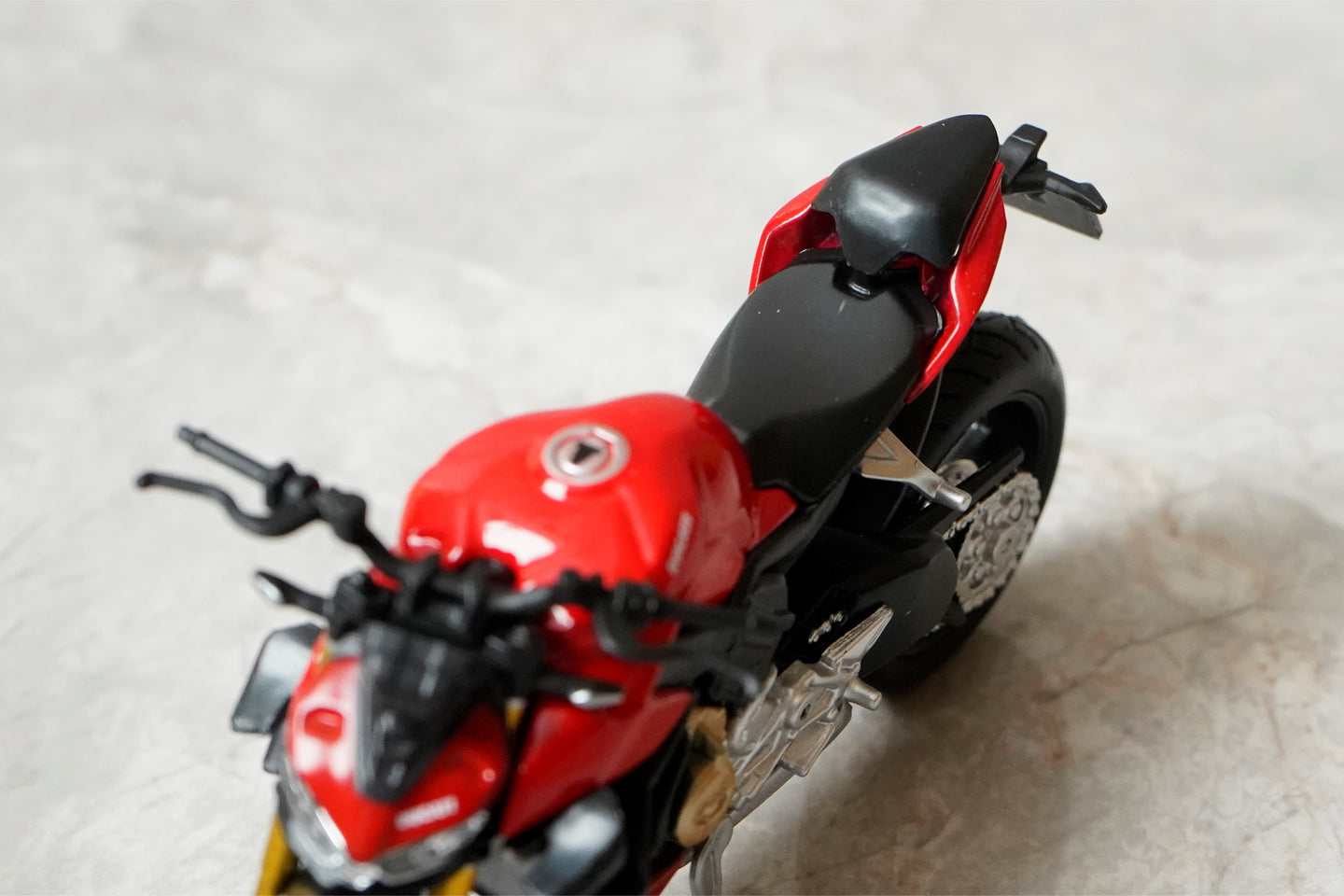 Ducati Super Naked V4 S Diecast Bike 1:18 Motorcycle Model By Maisto