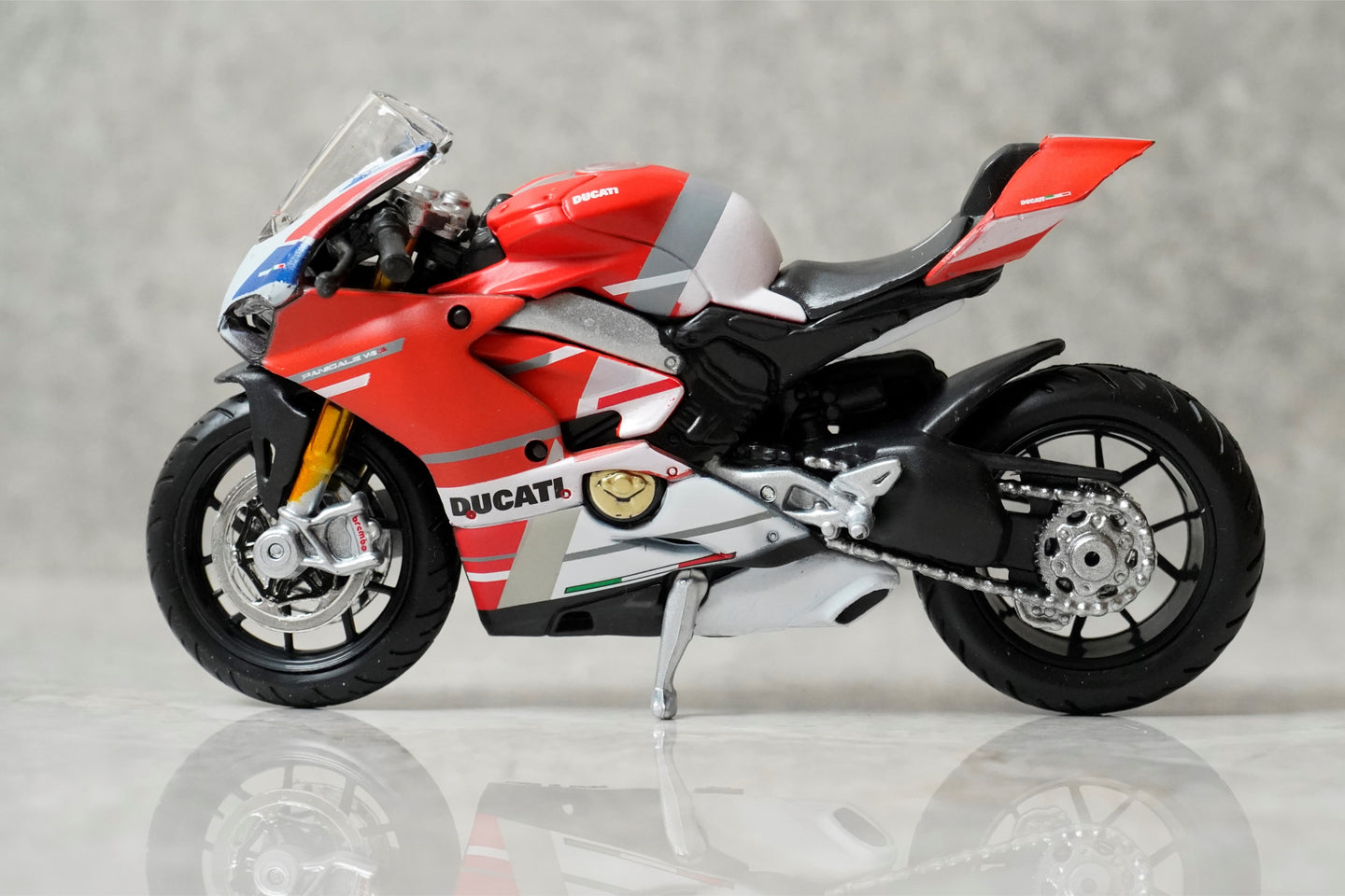 Ducati Panigale V4 S Corse Diecast Bike 1:18 Motorcycle Model By Maisto