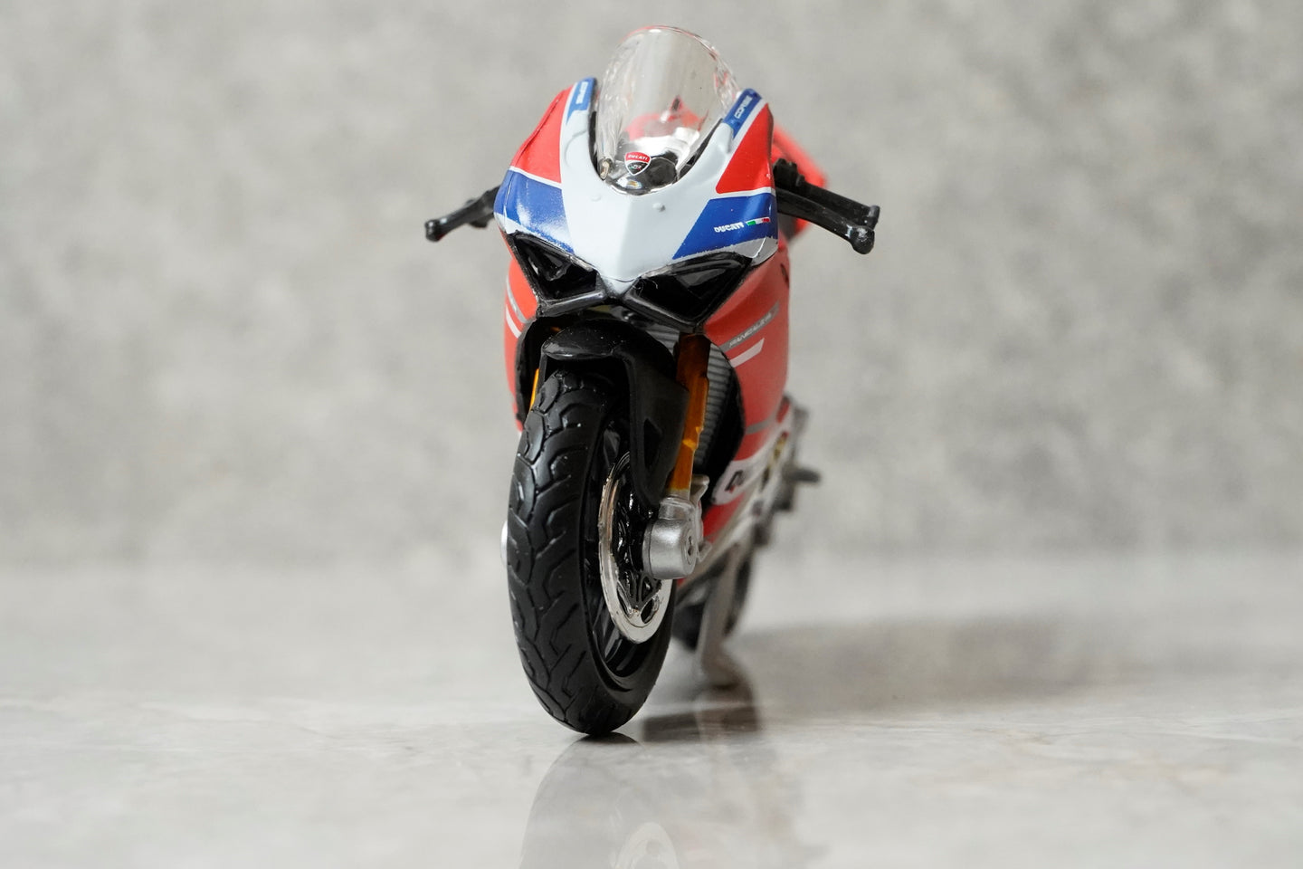 Ducati Panigale V4 S Corse Diecast Bike 1:18 Motorcycle Model By Maisto