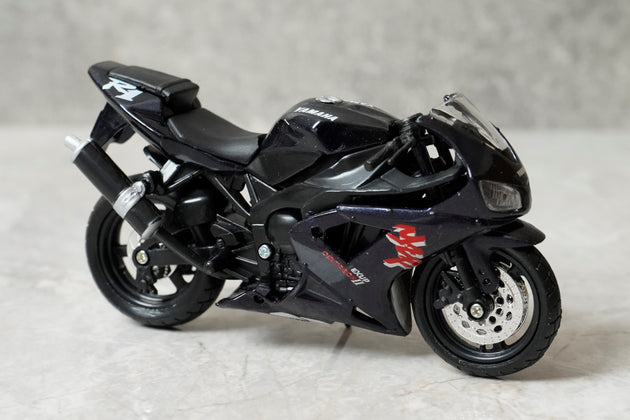 Yamaha YZF-R1 Diecast Bike 1:18 Motorcycle Model By Maisto