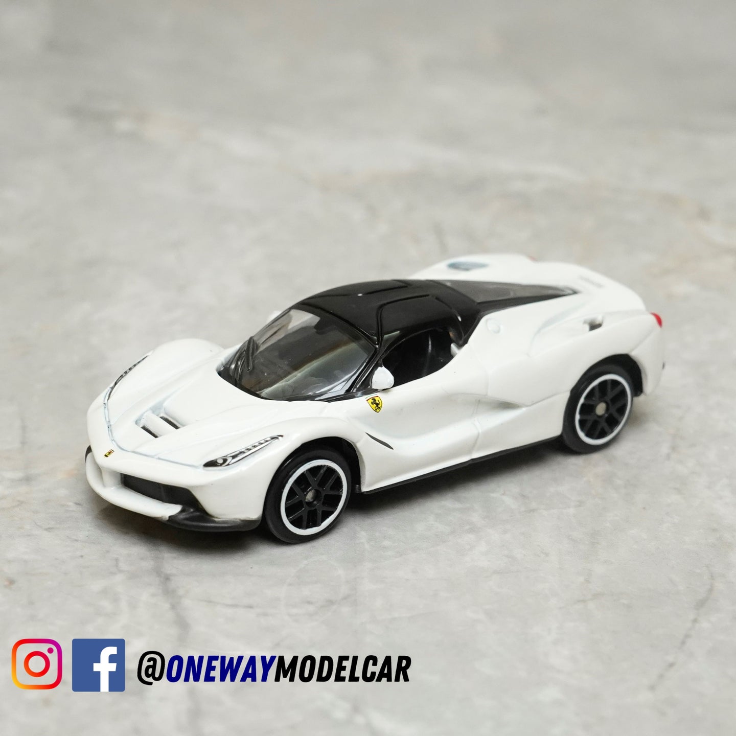 2013 Ferrari Laferrari White 1:64 Diecast Car Model by Bburago