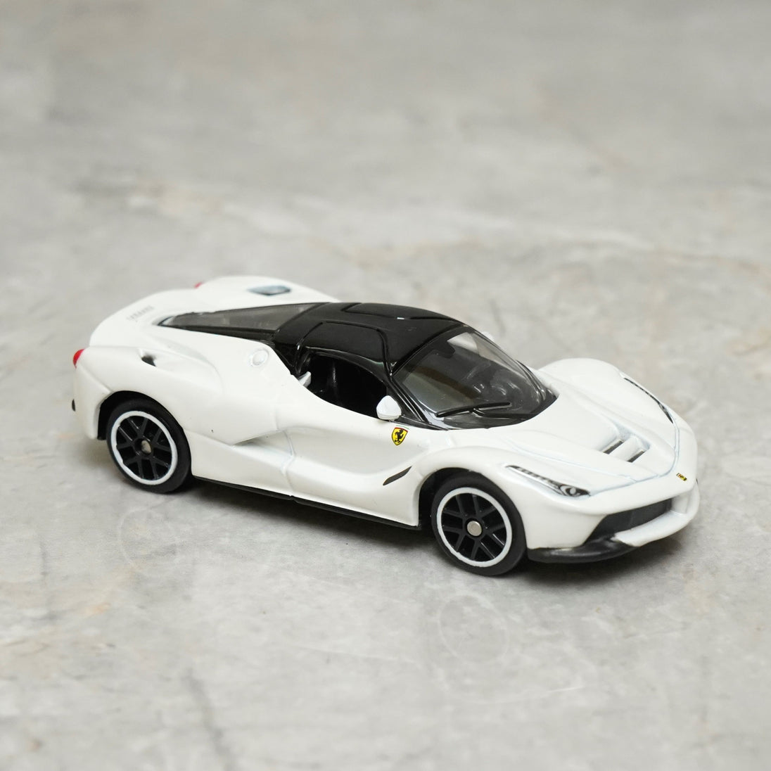 2013 Ferrari Laferrari White 1:64 Diecast Car Model by Bburago