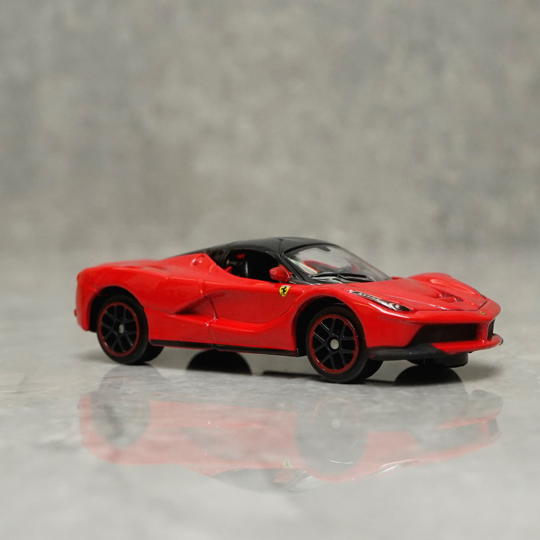 2013 Ferrari Laferrari Red 1:64 Diecast Car Model by Bburago