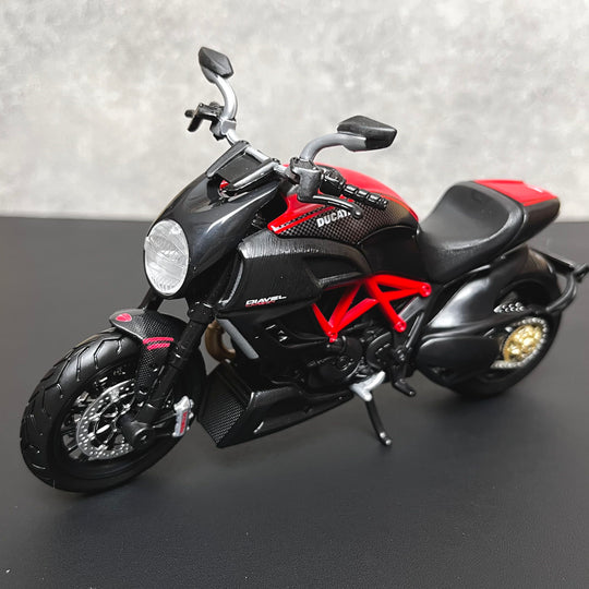 Ducati Diavel Carbon Diecast Bike 1:12 Motorcycle Model By Maisto