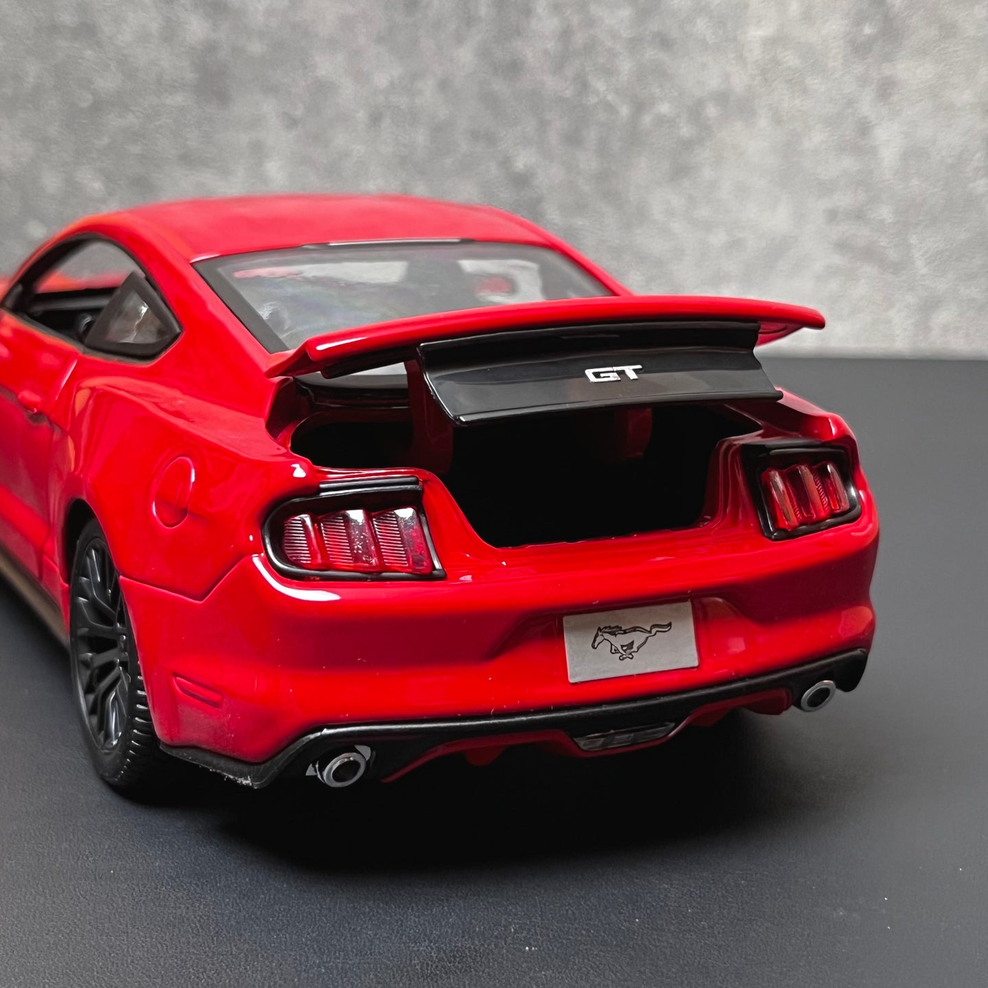 2015 Ford Mustang GT Red Diecast Car Model 1:18 By Maisto
