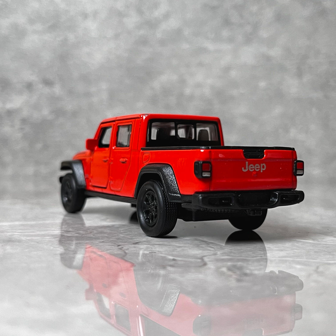 1:36 Jeep Gladiator Pickup Truck Diecast Car Model By Welly