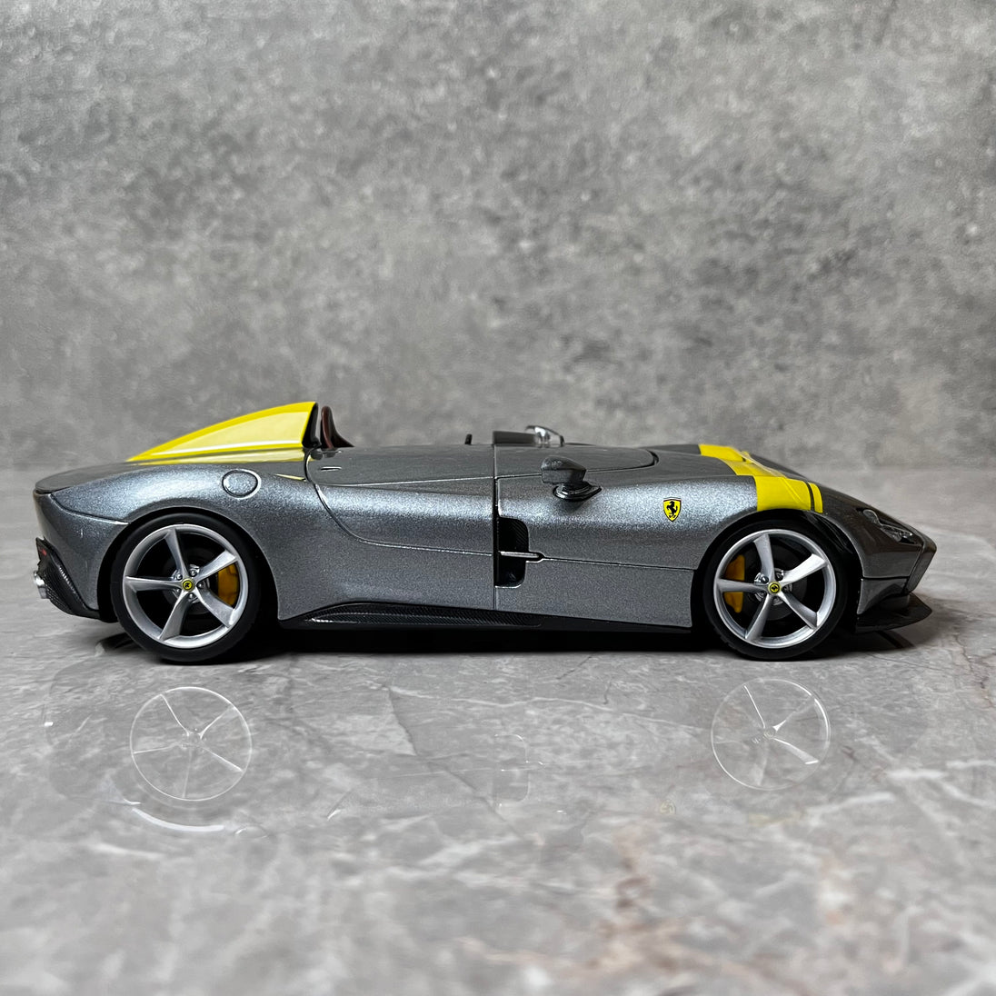 Ferrari Monza SP1 Classic 1:24 Diecast Sport Car Model By Bburago