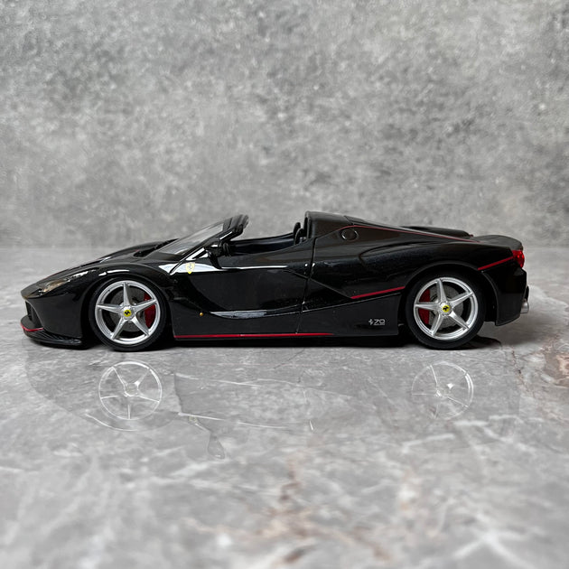 7.5 Inch Ferrari LaFerrari Aperta 1:24 Diecast Sport Car Model By Bburago