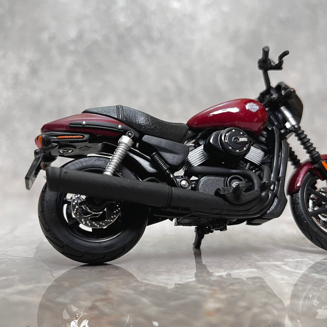Harley Davidson Street 750 Dark Red Diecast Bike 1:18 Motorcycle Model By Maisto