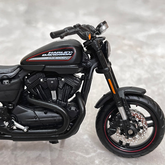 2011 Harley Davidson XR 1200X 1:18 Diecast Bike Motorcycle Model By Maisto