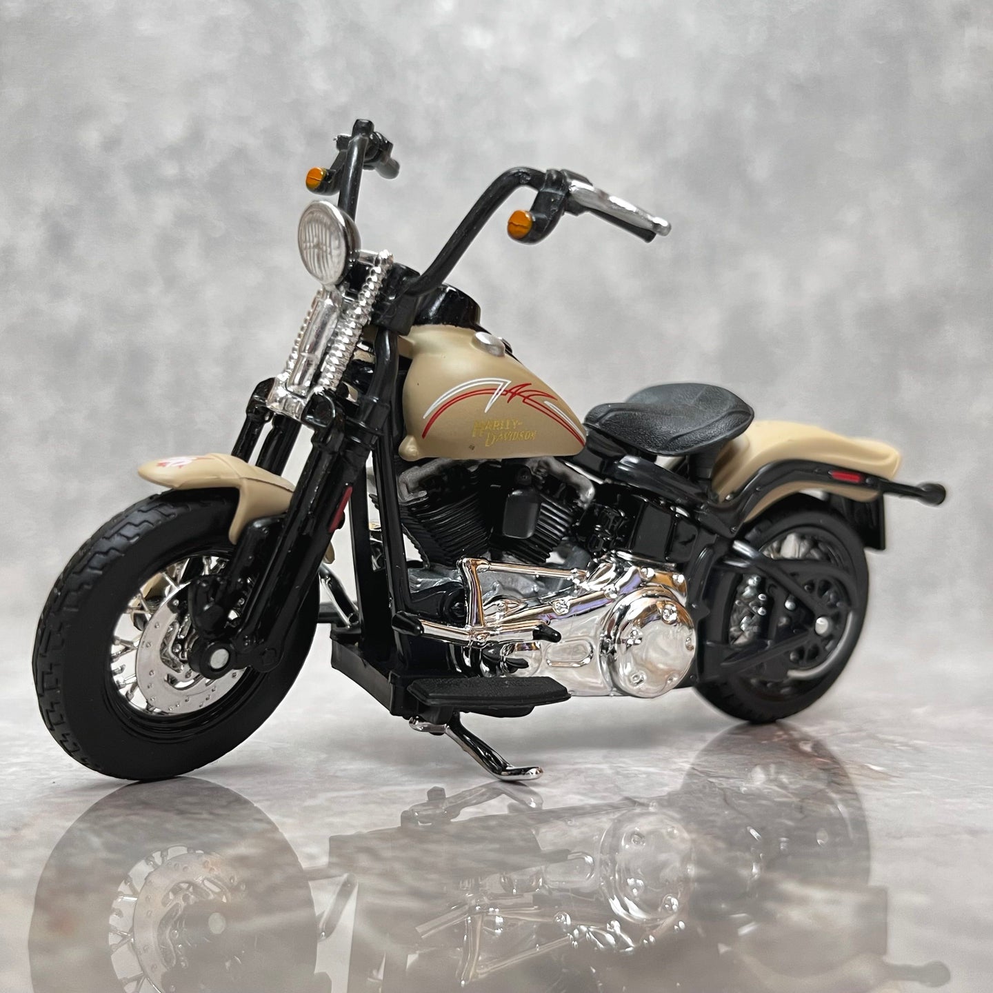 2008 Harley Davidson FLSTSB Cross Bones 1:18 Diecast Bike Motorcycle Model By Maisto