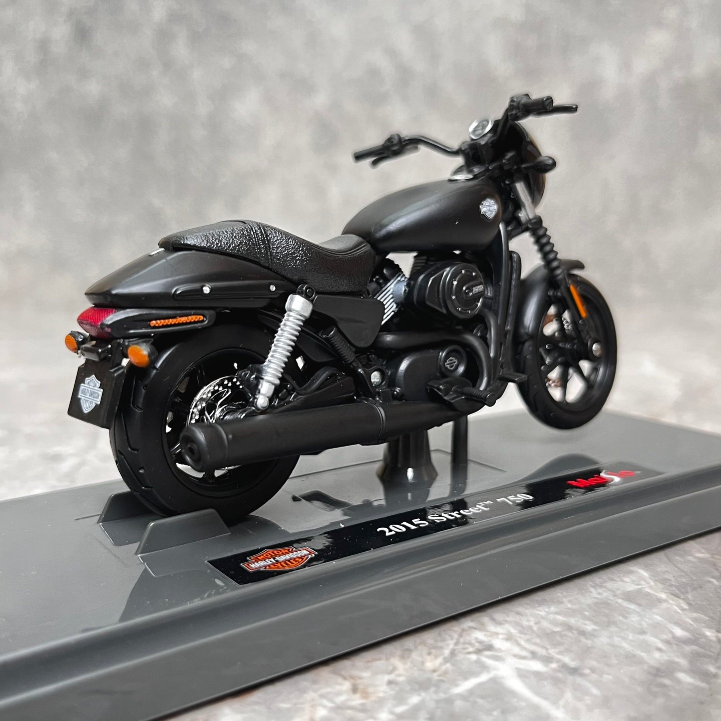 Harley Davidson Street 750 Black Diecast Bike 1:18 Motorcycle Model By Maisto