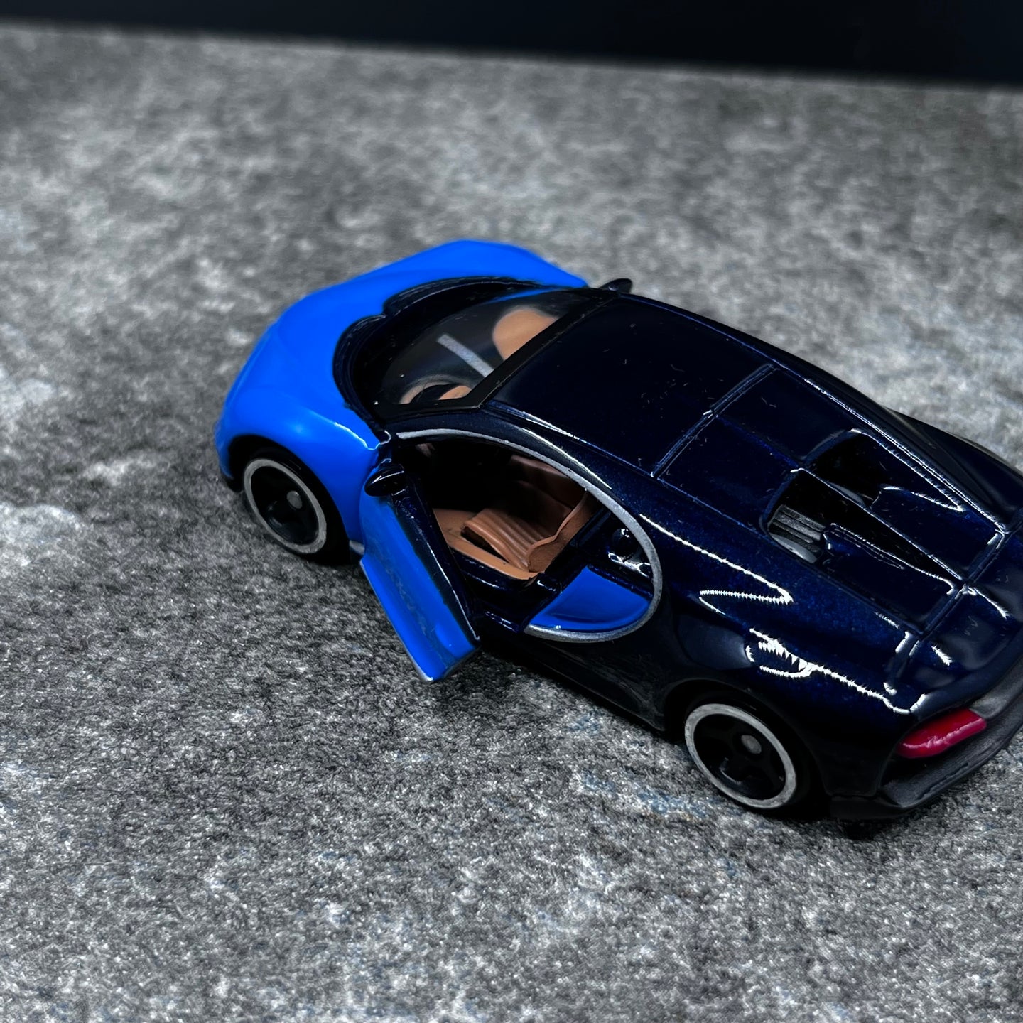 Bugatti Chiron Diecast Car Model 1:64 by Bburago