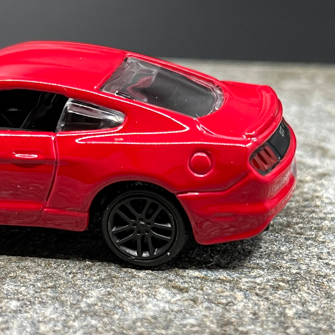 2015 FORD MUSTANG GT Diecast Car Model 1:64 by Bburago