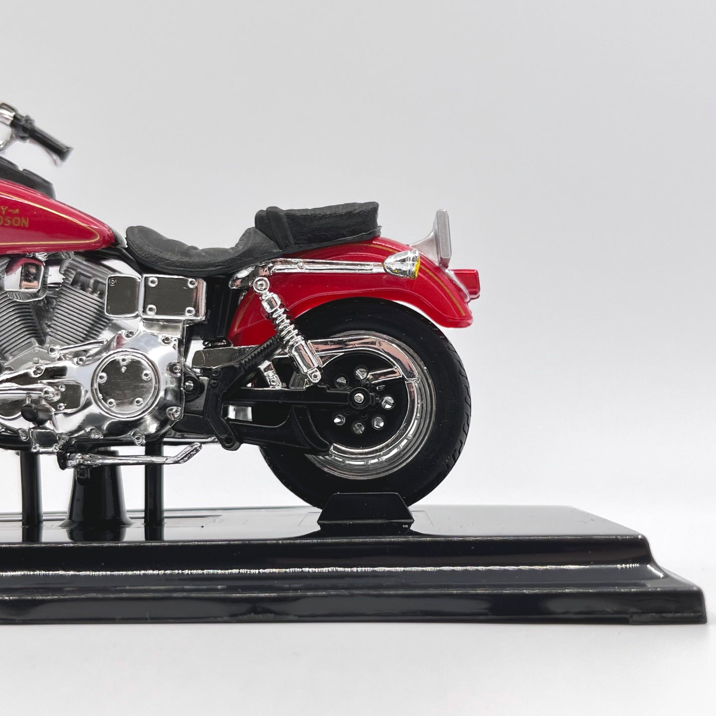 1997 Harley Davidson FXDL Dyna Low Rider 1:18 Diecast Bike Motorcycle Model By Maisto