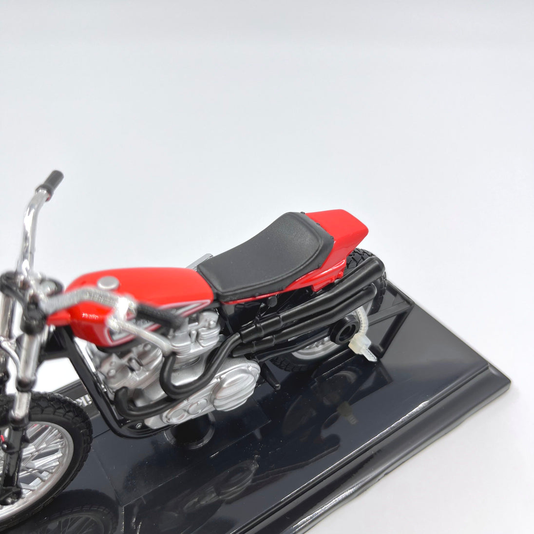 1972 Harley Davidson XR750 Racing Bike Diecast Bike 1:18 Motorcycle Model By Maisto