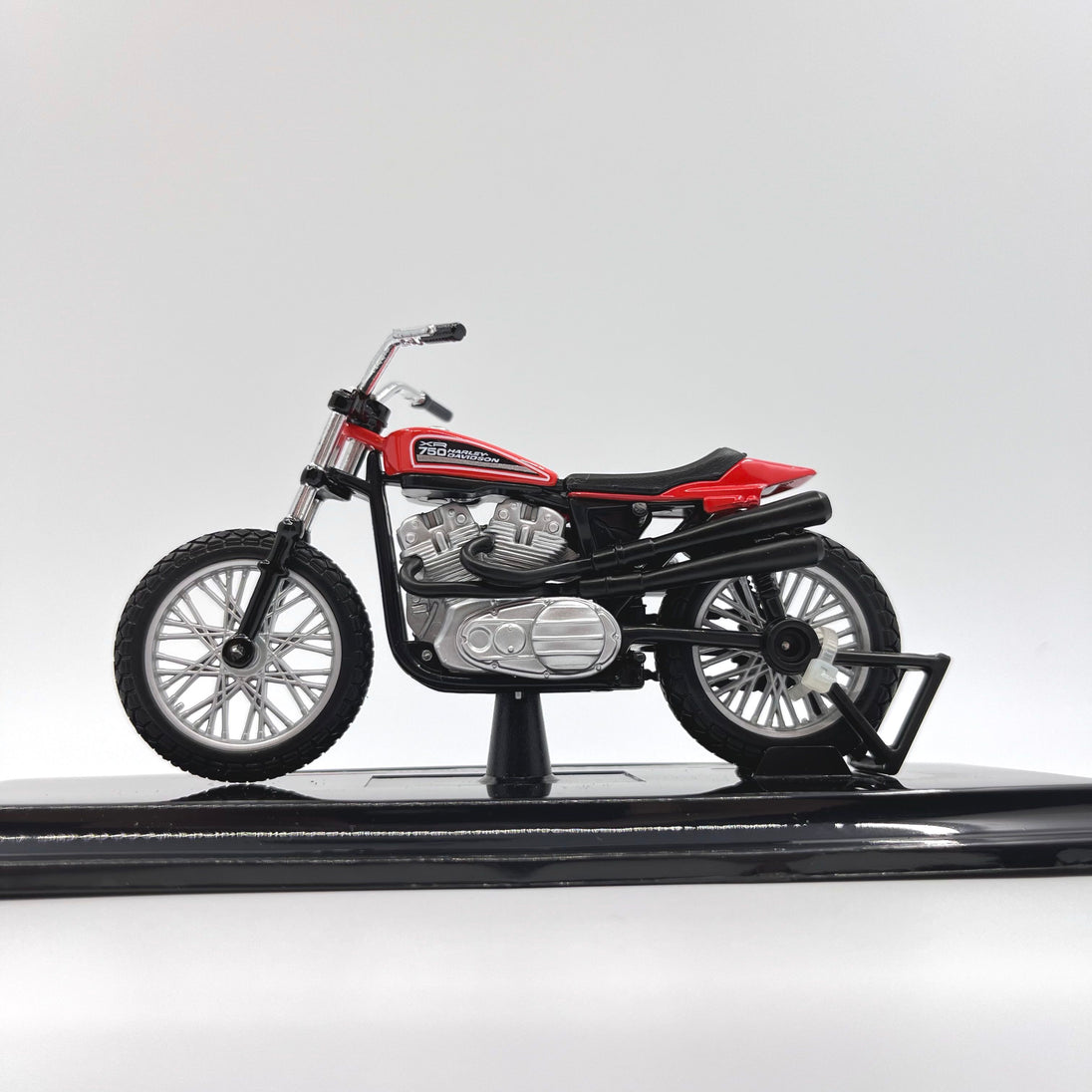 1972 Harley Davidson XR750 Racing Bike Diecast Bike 1:18 Motorcycle Model By Maisto