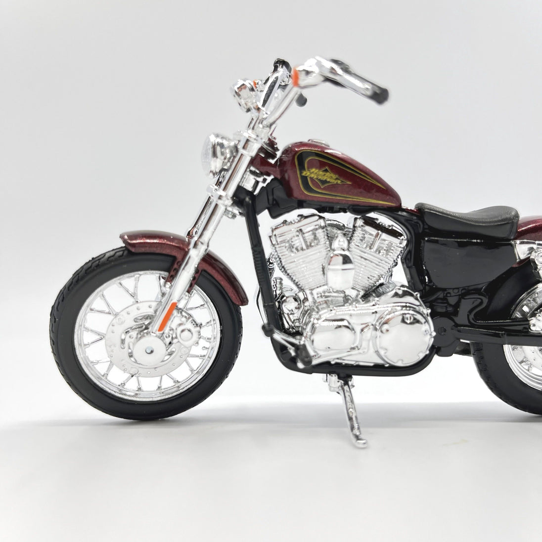 Harley Davidson XL1200V Seventy-Two 1:18 Diecast Bike Motorcycle Model By Maisto