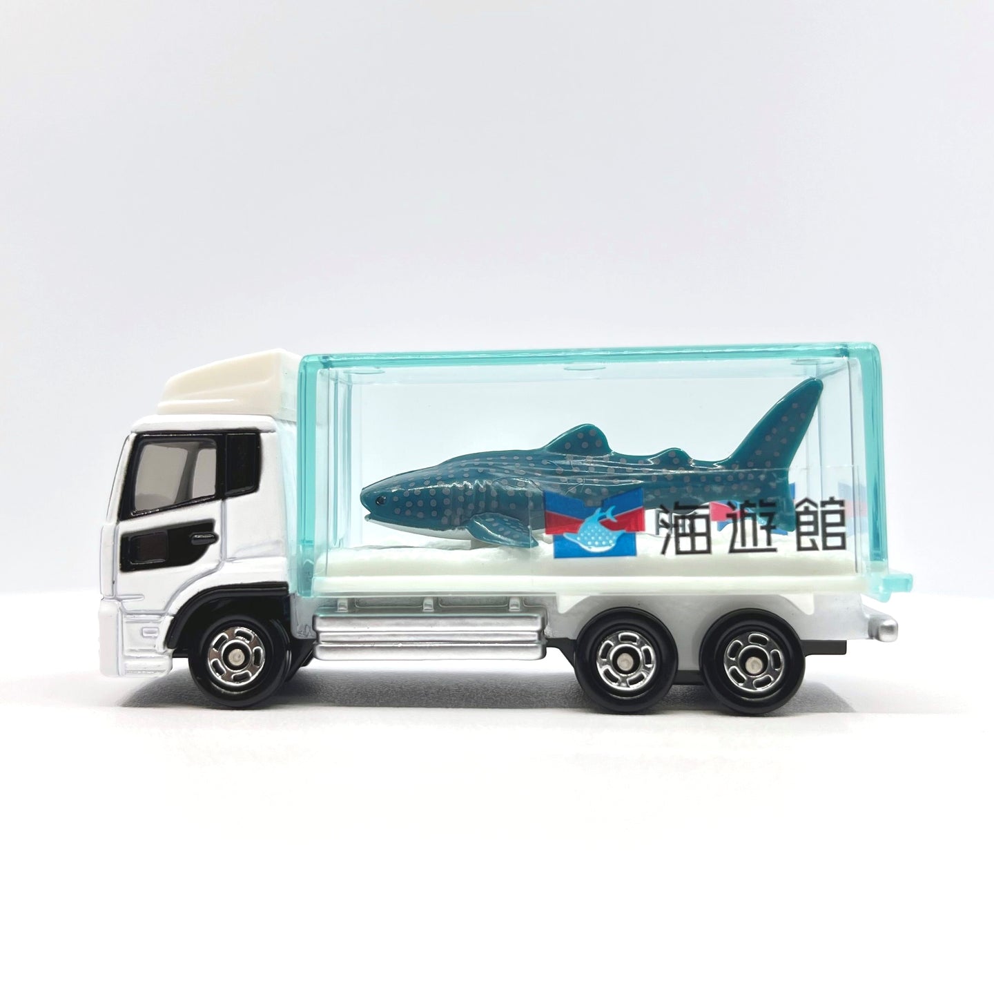Nissan Diesel Quon Aquarium Truck Alloy 2-3 inch Diecast Car Model by Takara Tomy