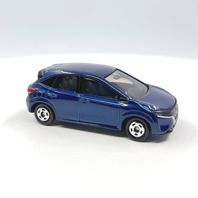 1:63 Nissan Note Alloy Tomica Diecast Car Model by Takara Tomy
