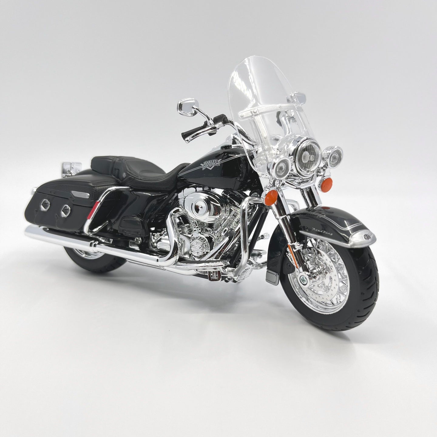 Harley Davidson FLHRC Road King Classic 1:12 Diecast Bike Motorcycle Model By Maisto