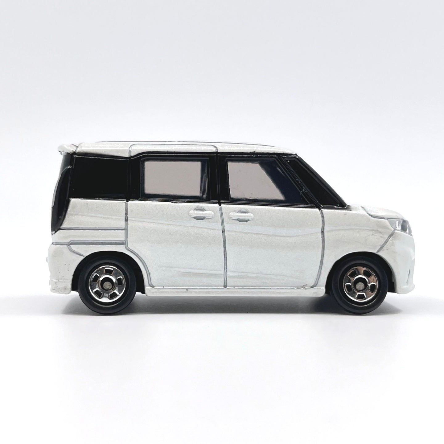 1:60 Suzuki Solio Alloy Tomica Diecast Car Model by Takara Tomy