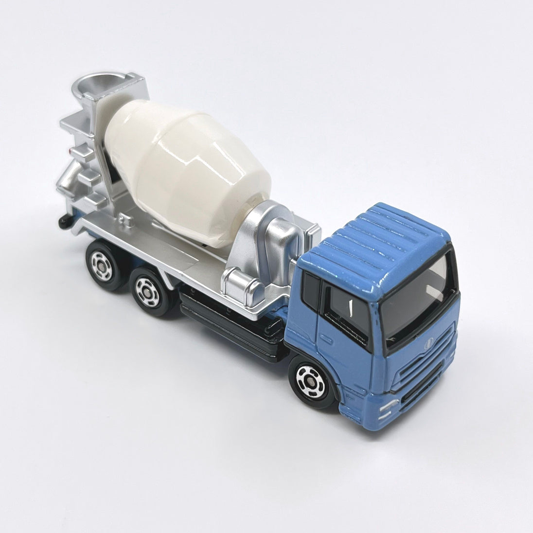 Nissan Diesel Quon Mixer Diecast Car Model by Takara Tomy